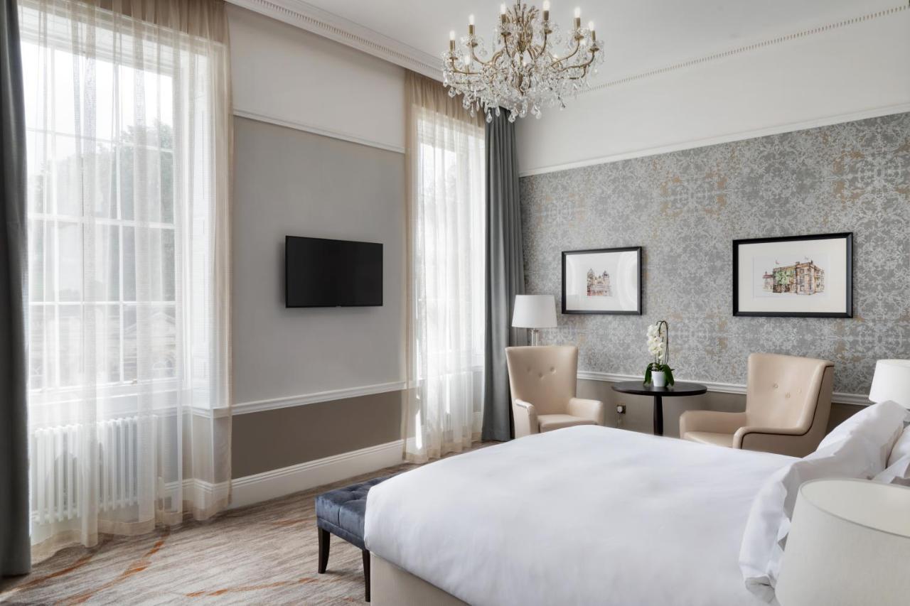 Отель Ensana Buxton Crescent Экстерьер фото A bedroom at The Carlyle