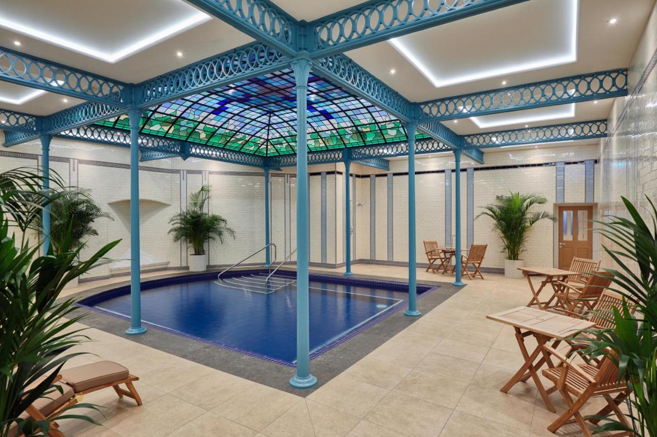 Отель Ensana Buxton Crescent Экстерьер фото The swimming pool at the hotel