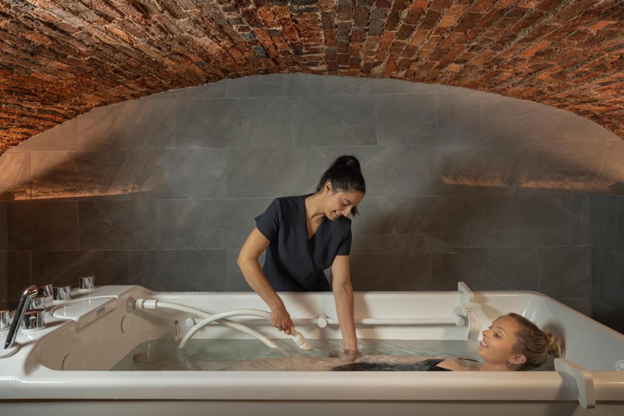 Отель Ensana Buxton Crescent Экстерьер фото A spa treatment